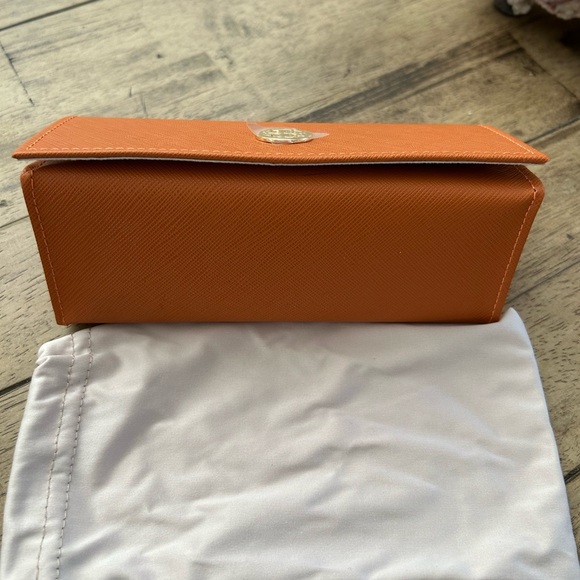 COPY - New Tory Burch Eyeglass Case with Fabric Pouch. - Picture 9 of 10